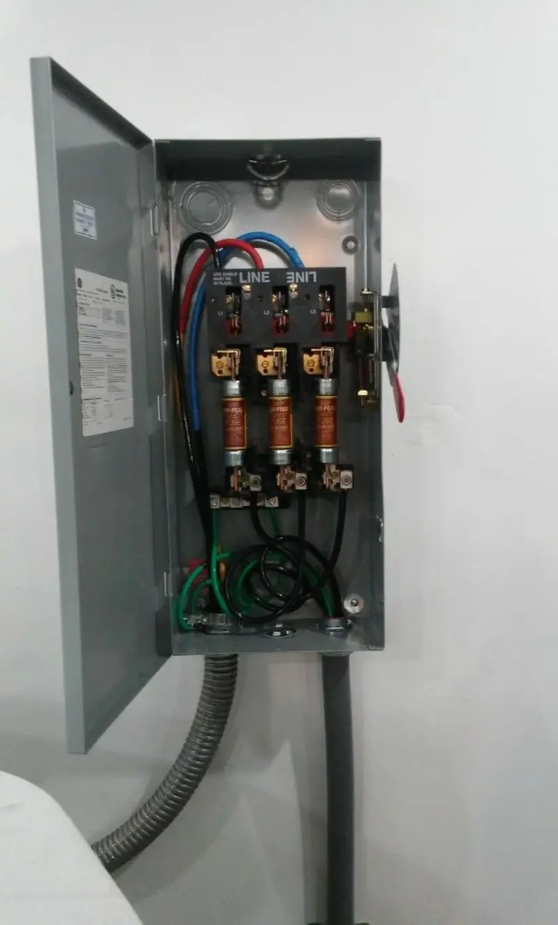 Three-phase disconnect switch installed for Electrical Wiring & Rewiring in Socorro